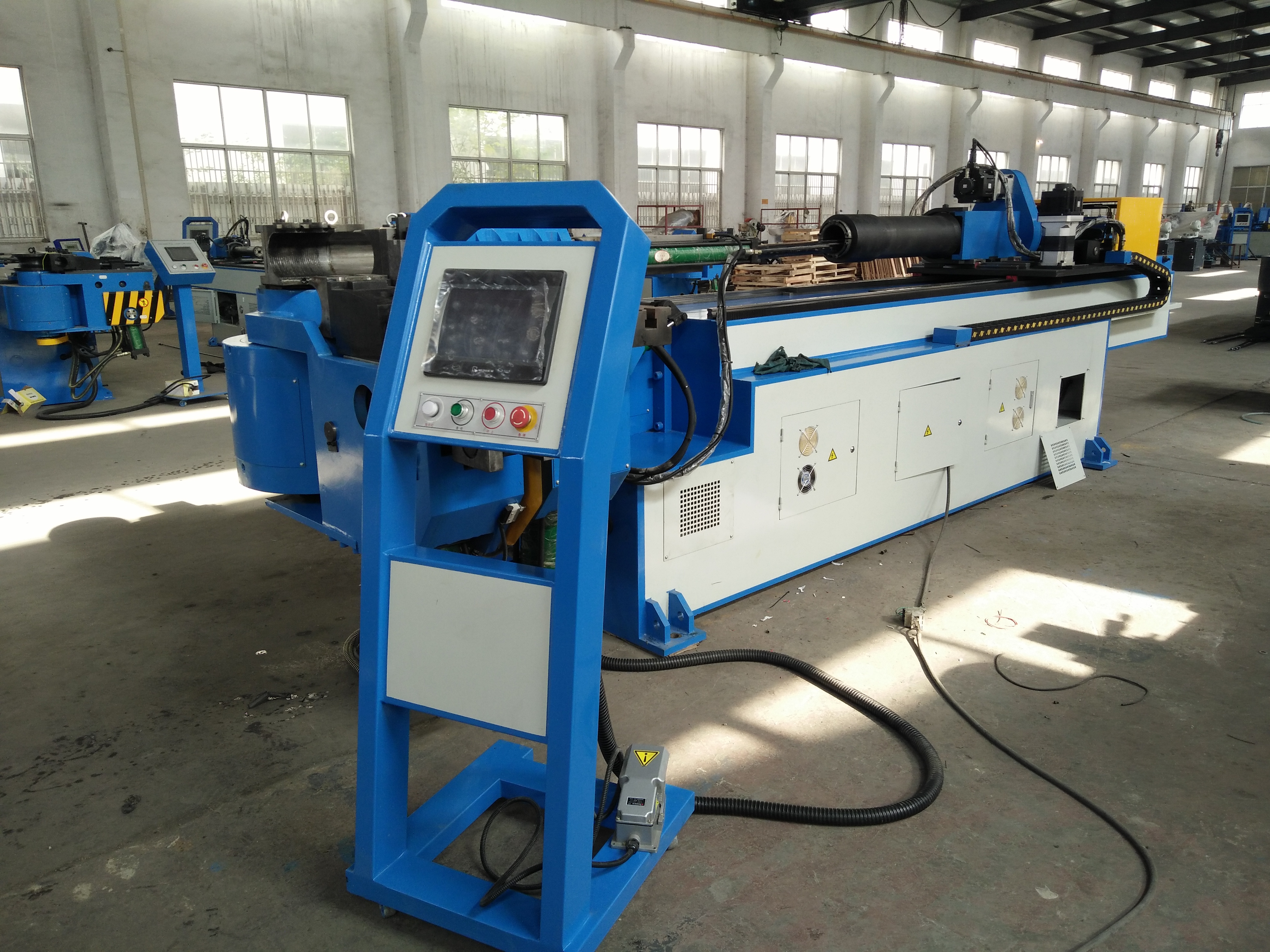 Single head bending machine