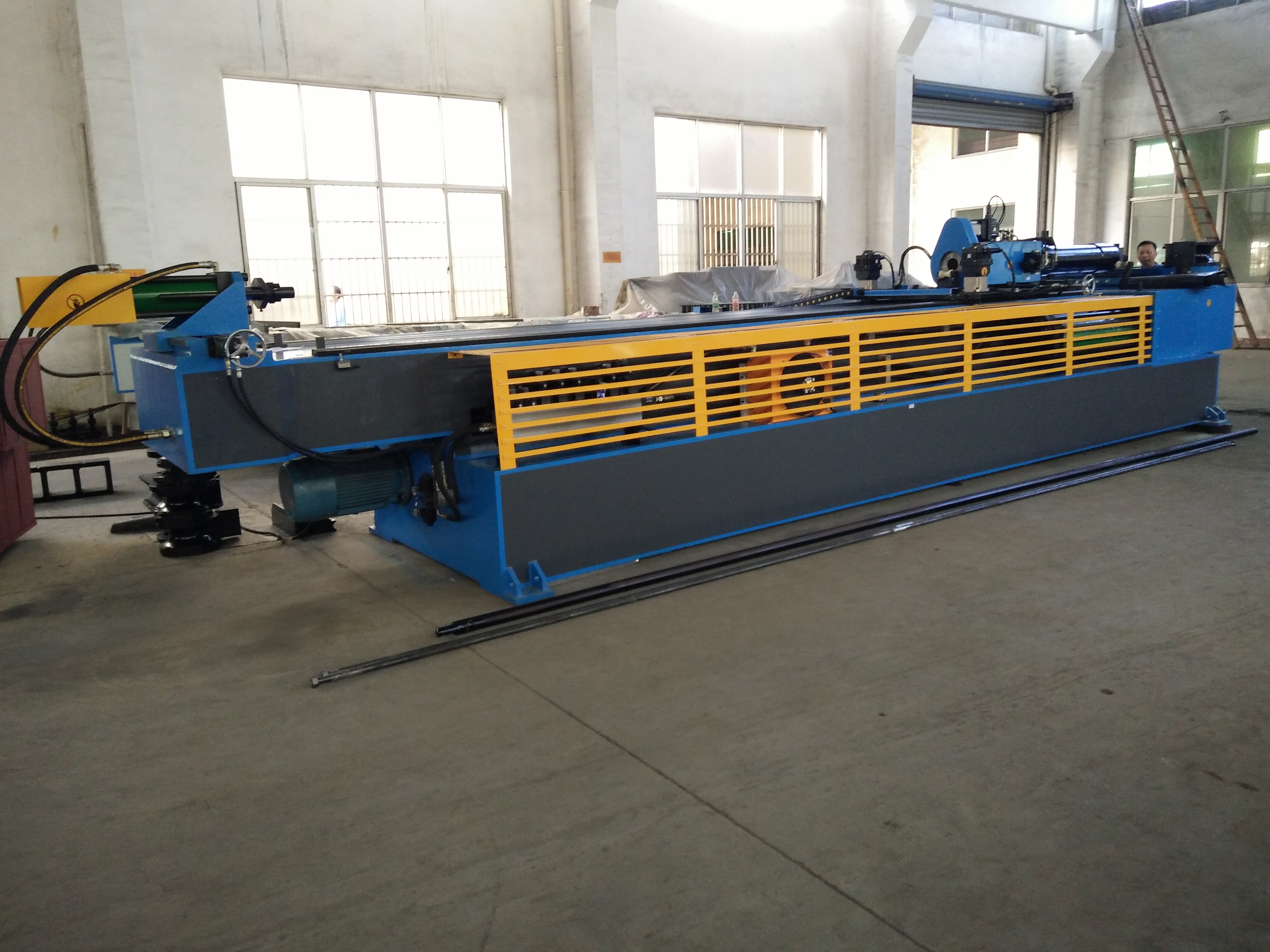 CNC tube bending machine