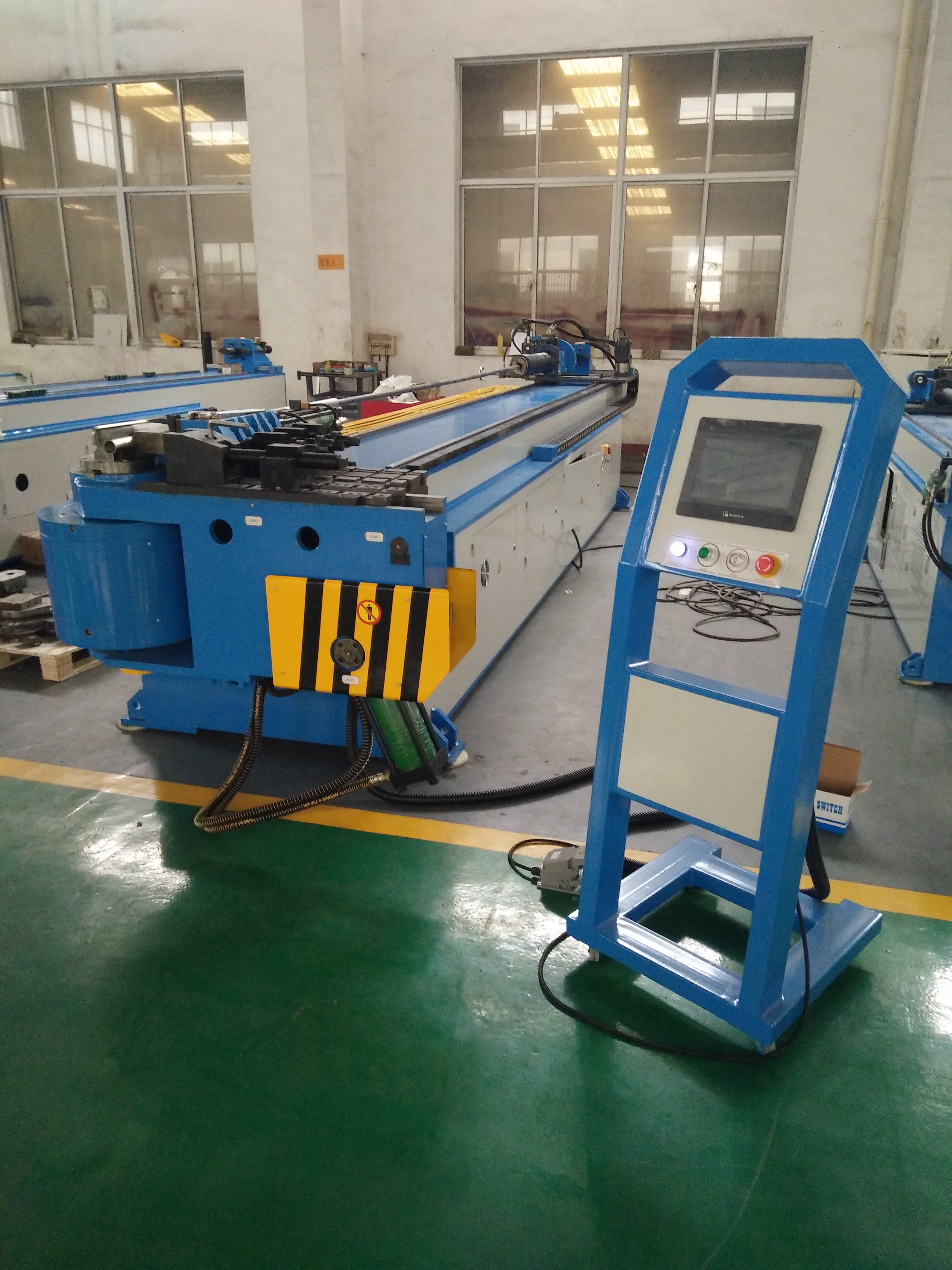 CNC pipe bending machine