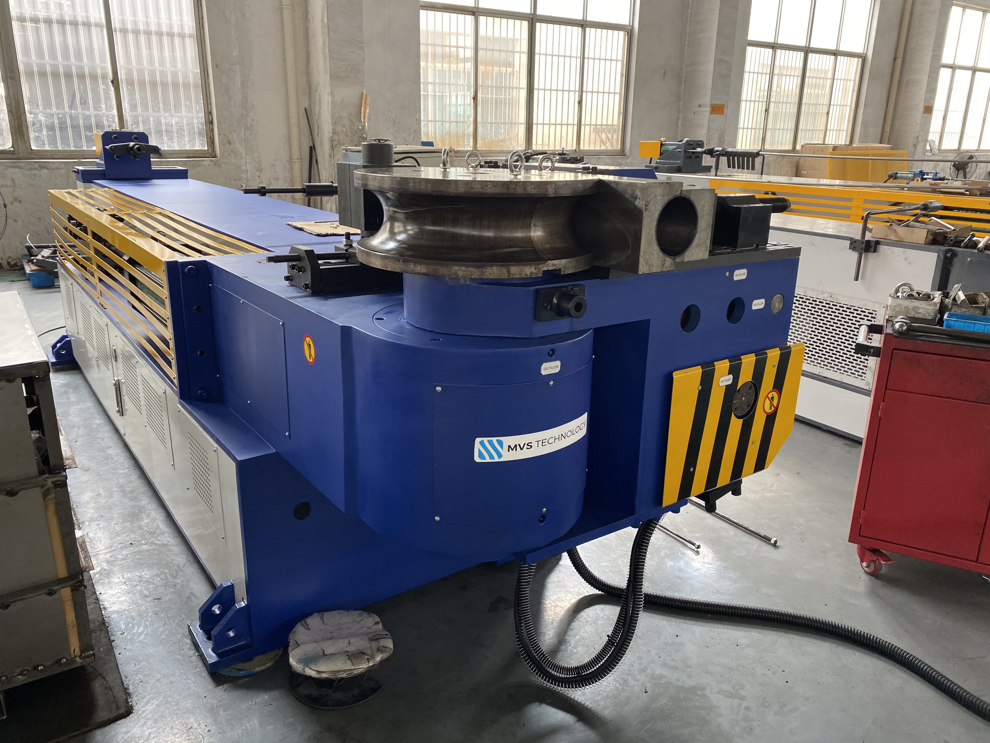 Single head bending machine